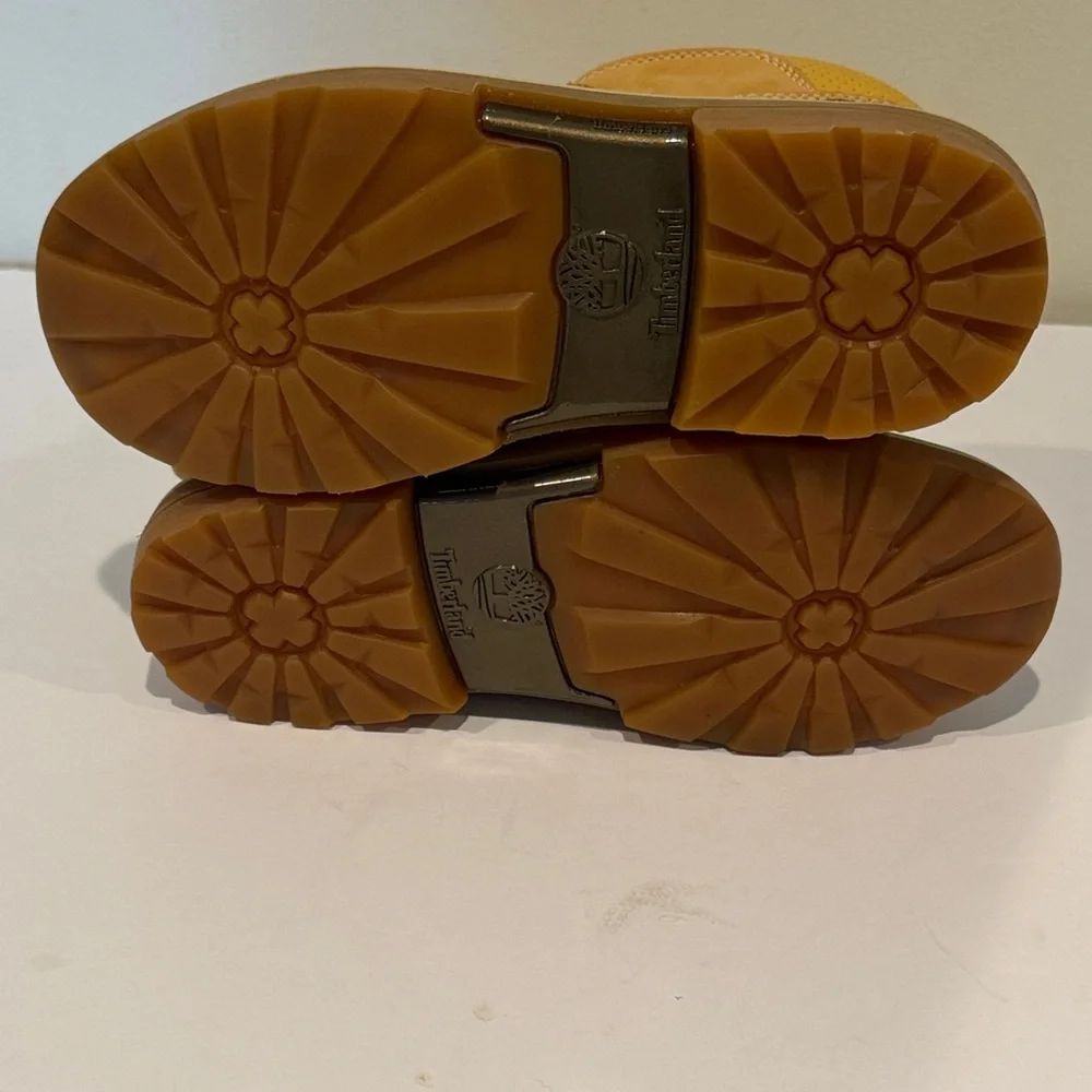 NWOT‎ Timberland Moe Toe Chukka Boots Children Boys Size 3.5